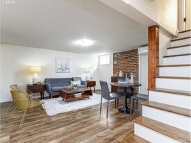 Building Photo - 7411 N Vincent Ave