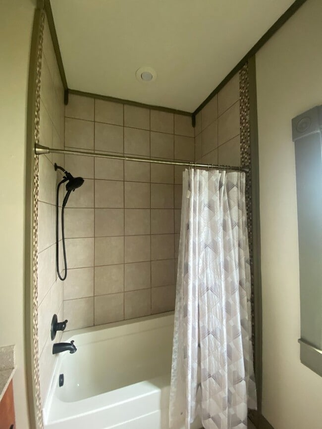 Building Photo - Charming 2bed/2bath Home