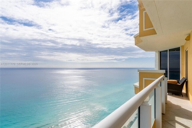 Building Photo - 17875 Collins Ave