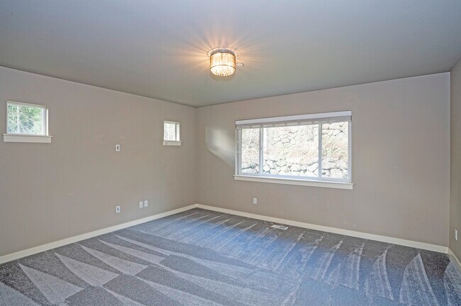 Building Photo - 1749 Skyline Ridge Ln SW