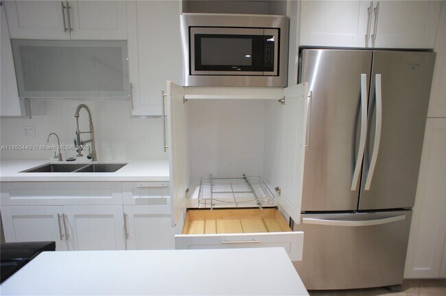 Building Photo - 8401 SW 107th Ave