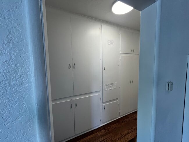 Building Photo - 6747-6761 Hinds Ave