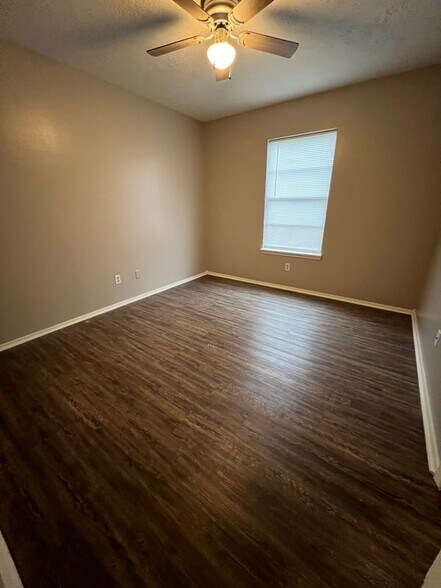 Building Photo - 2719 Sprucewood