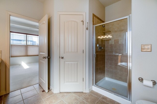 Building Photo - 5-bedroom, 3-bathroom home located in Windsor, CO.