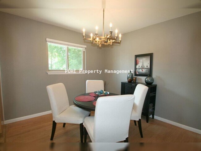 Building Photo - 3 Bed/2 Bath Ranch Home on Large Lot with Oversized Garage