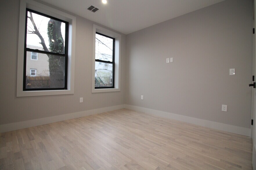 Building Photo - 21 65th St