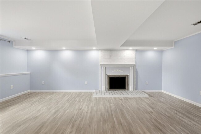 Building Photo - 5481 Saddler Ln
