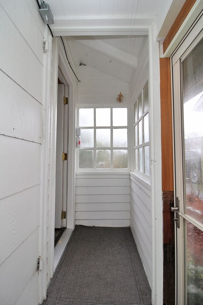 Building Photo - 5325 N Fessenden St