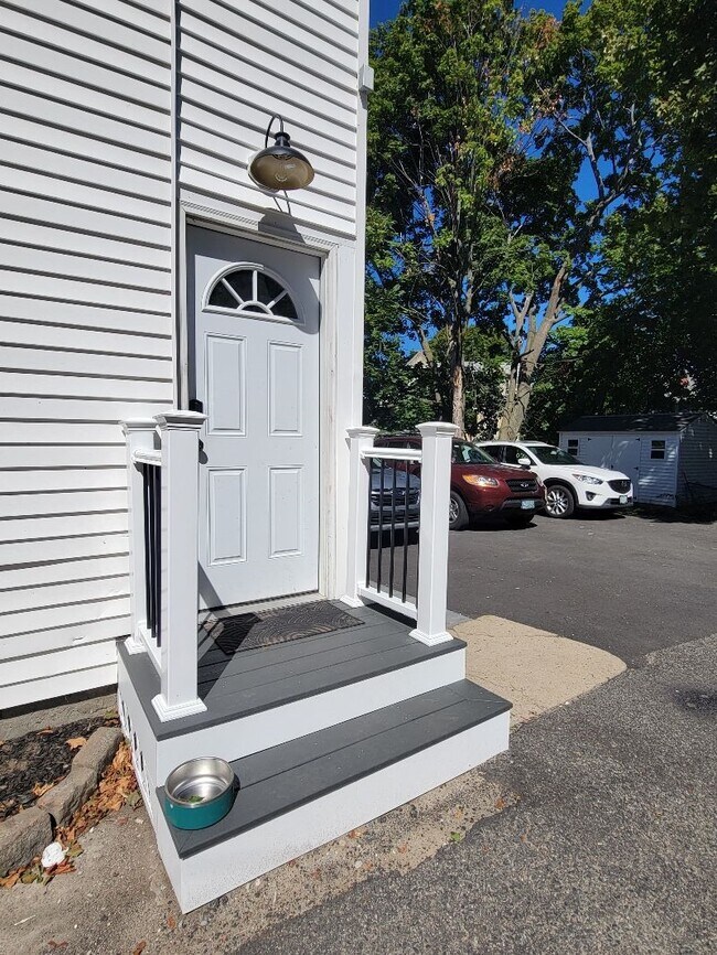 Building Photo - 107 Munroe St