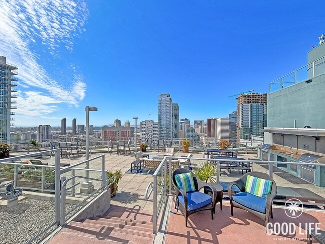 Building Photo - Gorgeous Studio W/ W/D, A/C, Balcony, Rooftop Deck, Gym, Jacuzzi with City views!!