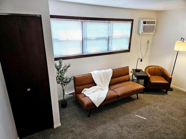 Building Photo - 309 W Washington Ave