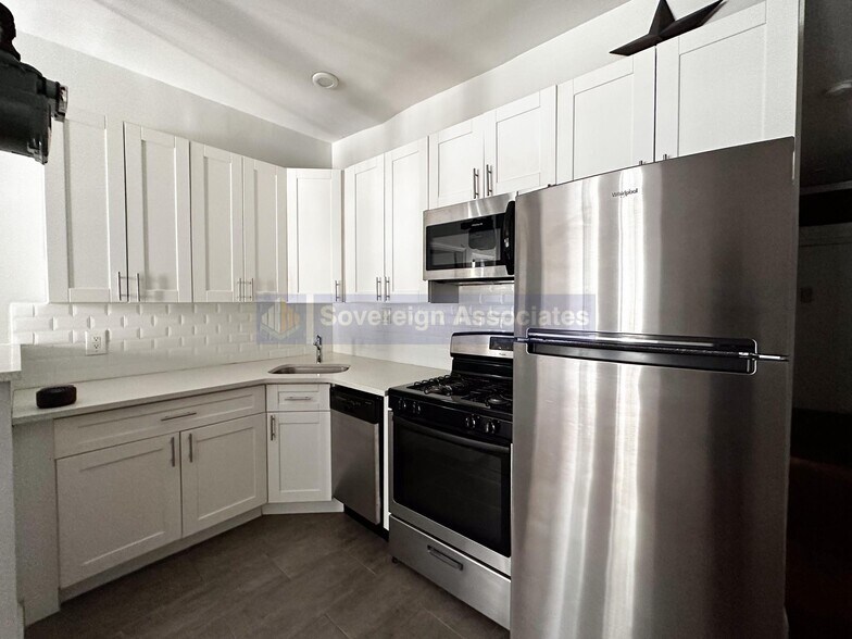Building Photo - 540 W 158th St