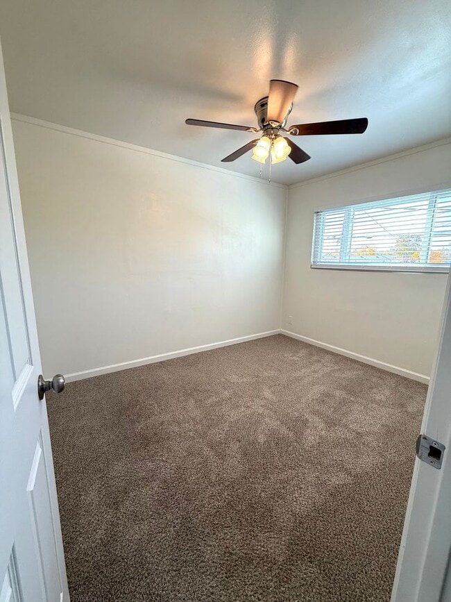 Building Photo - 1431 Johnston Ave