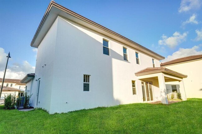 Building Photo - 12328 SW 43rd St