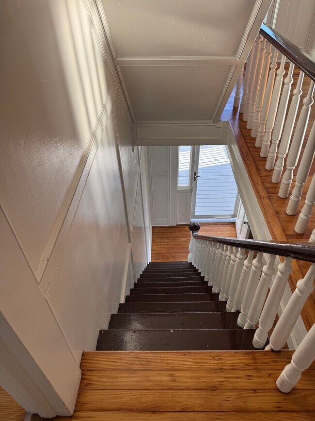 Building Photo - 205 Sir Walter Raleigh St