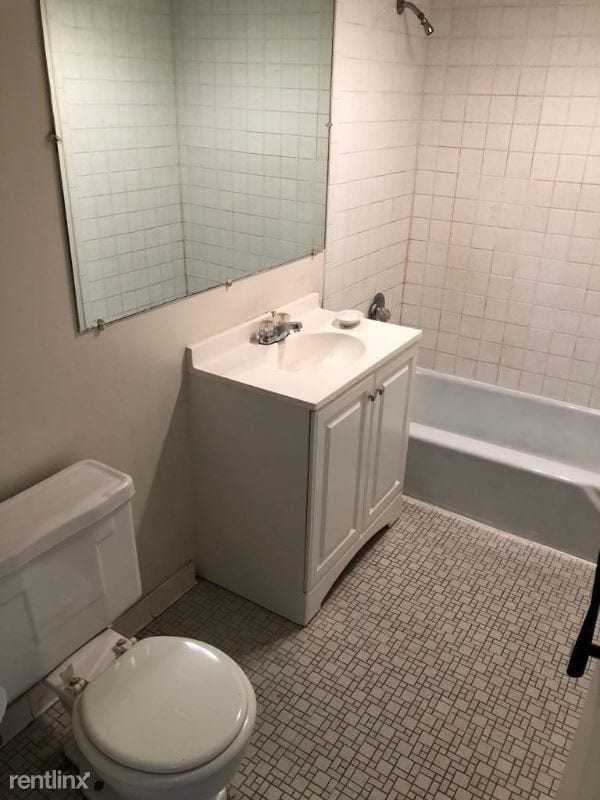 Building Photo - 1 br, 1 bath Apartment - 259 Oakville Ave