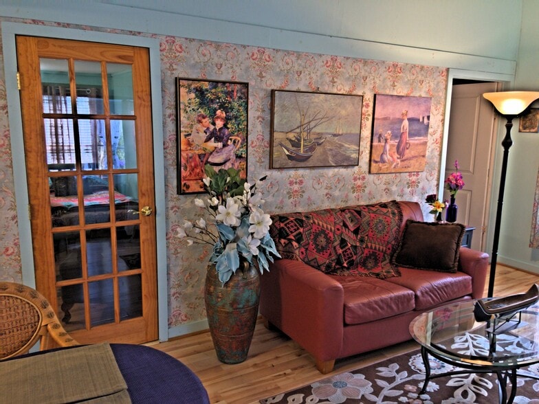Living Room - 111 Causeway Rd