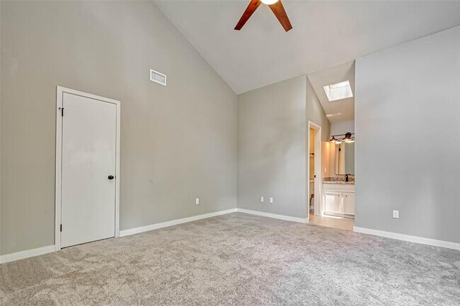 Building Photo - 12 Field Flower Ct