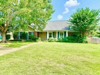Building Photo - Nice 3 Bedroom 2 Bath house in Wildwood Su...
