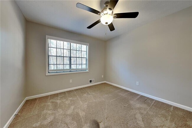 Building Photo - 3208 Aspen Cir SW