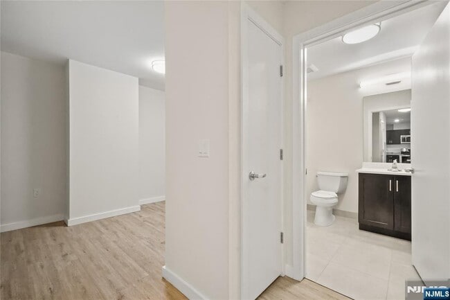 Building Photo - 69 Main St