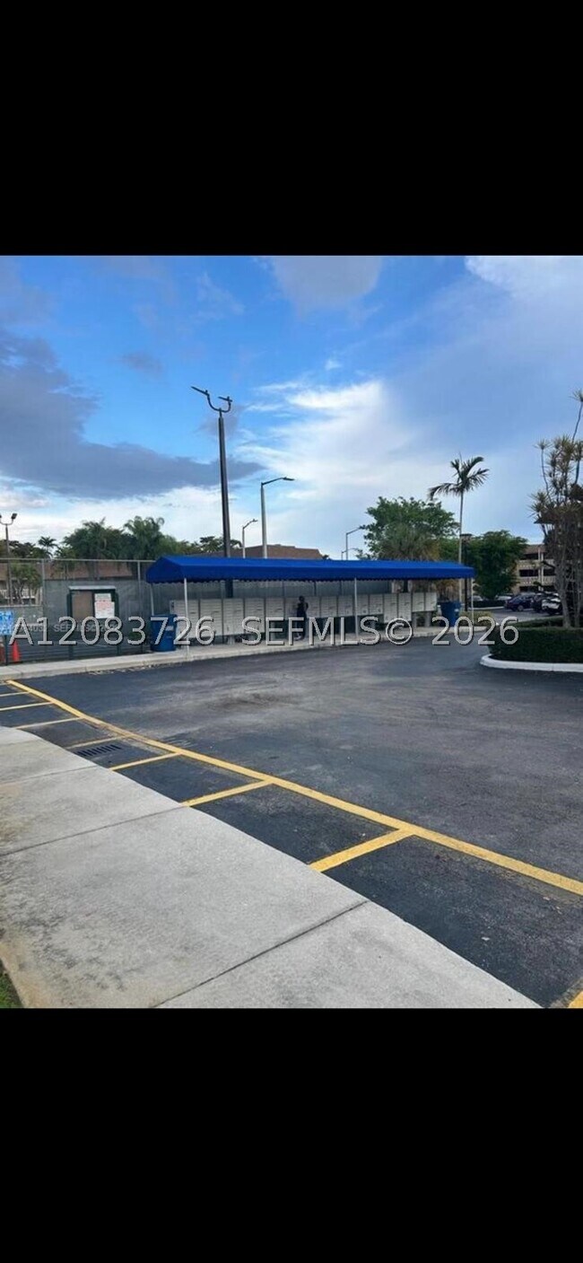 Building Photo - 7450 Miami Lakes Dr