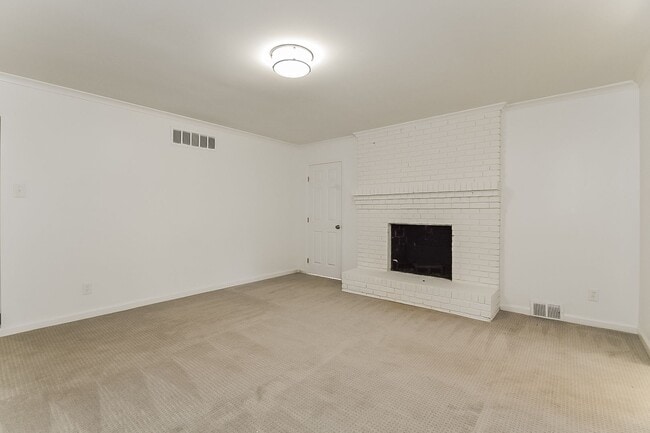 Building Photo - Home for Rent in Great and Quiet Neighborh...