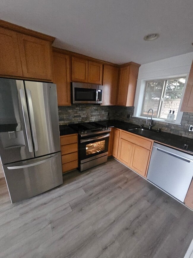 Building Photo - West Seattle! Move In Special 50% off 1st full Month*