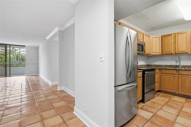 Building Photo - 2500 Parkview Dr