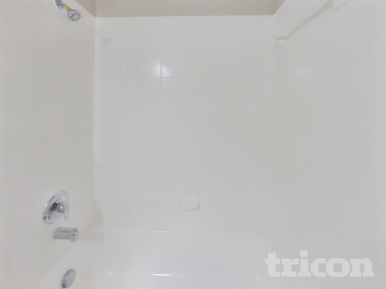 Building Photo - 1915 Pin Oak Ln