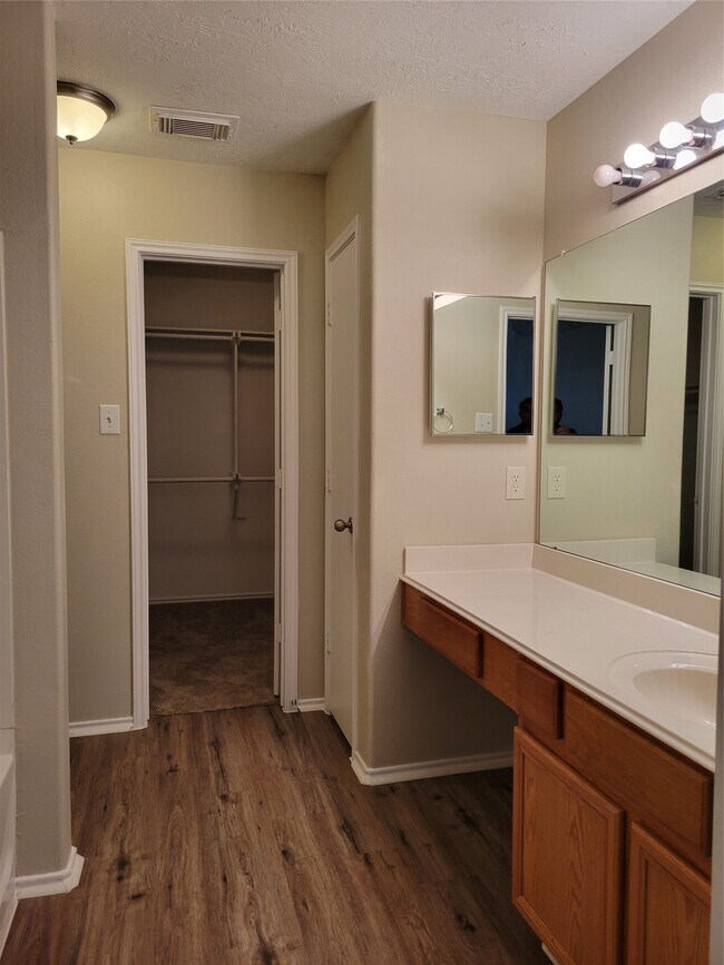 Building Photo - 19426 Old Barngate Ln