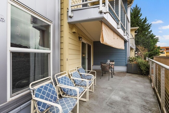 Building Photo - 2 Bedroom Condo in Overlook at Juanita Bay