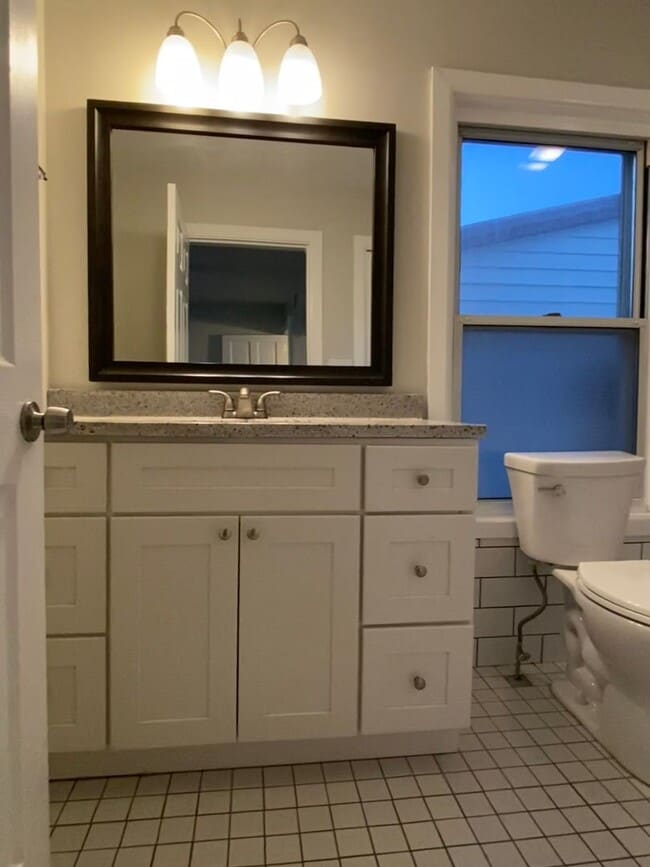 Building Photo - Beautifully updated and Spacious!  2 Bed House in Madisonville with walk through!!