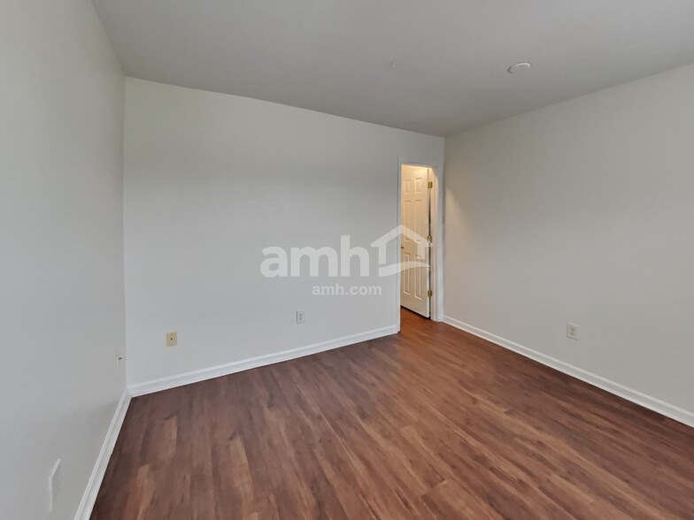 Building Photo - 117 Sawhorse Dr