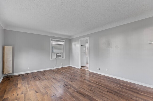 Building Photo - 3915 Linwood Ave