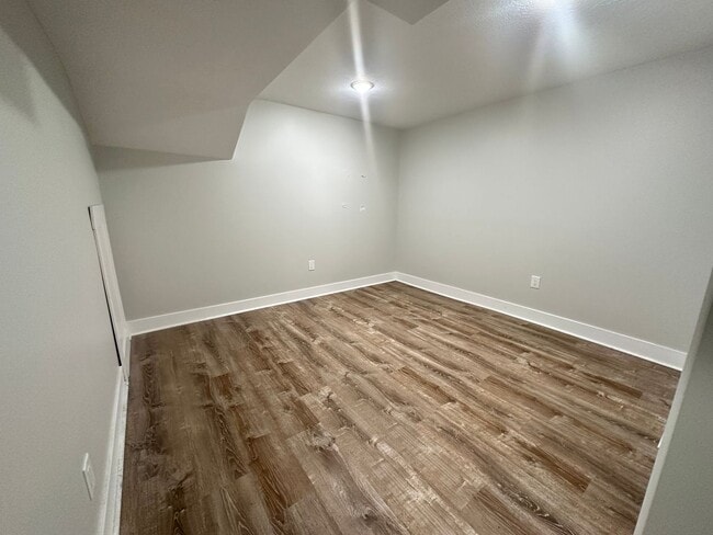 Building Photo - Large 4 bedroom ranch in Forest Hills