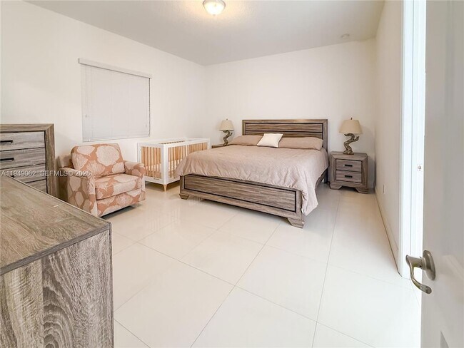 Building Photo - 17931 SW 152nd Ave