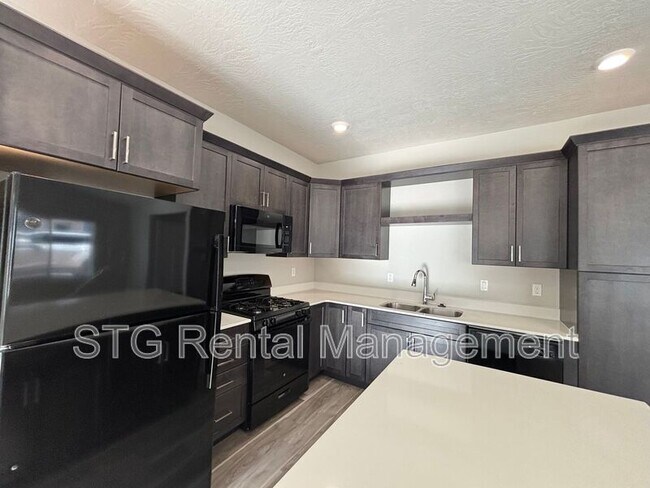 Building Photo - 1509 W Topaz Dr