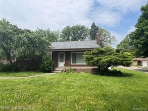 Building Photo - 10053 Royal Grand Ave