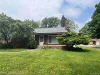 Building Photo - 10053 Royal Grand Ave