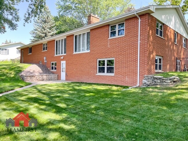 Primary Photo - 2790 S Ridge Rd