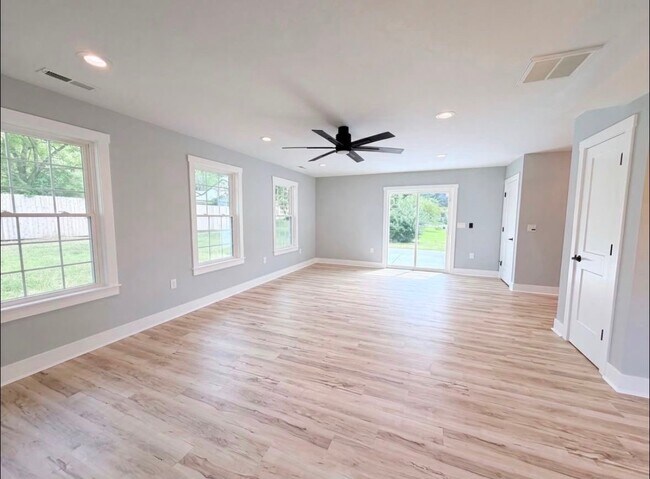 Building Photo - 80 Wooded Ridge Dr
