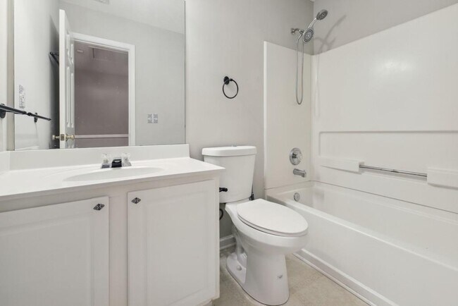 Building Photo - 4084 Howell Park Rd