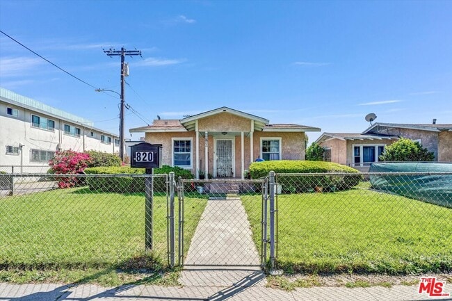 Building Photo - 820 S Grevillea Ave