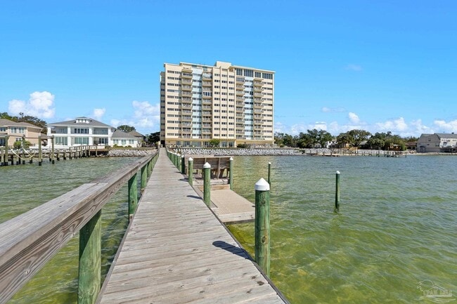 Building Photo - 825 Bayshore Dr