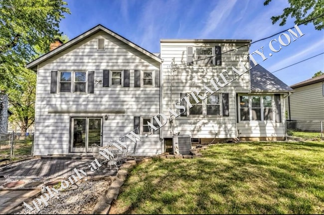 Building Photo - Beautiful 4 Bed 2 Bath Home in Olathe-Available in JULY!!