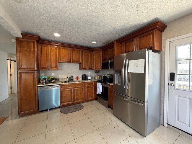 Building Photo - 2926 W St John St