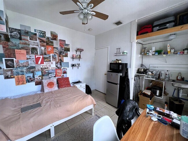 Building Photo - 2040 NE 183rd St