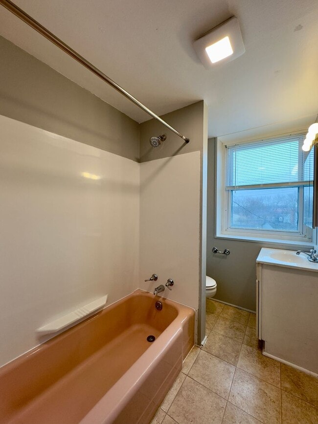 Building Photo - Charming 3 Bed/1.5Bath in Parkville, MD!
