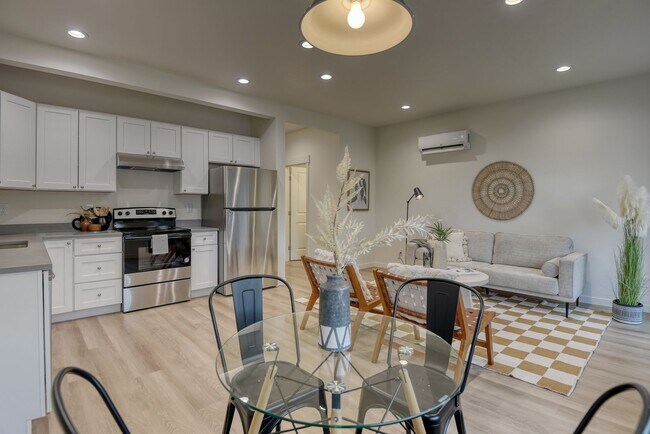 Building Photo - 4913 E 6th Ave